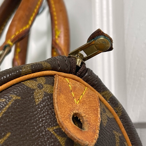 Vintage Louis Vuitton Speedy 30 Hand Bag. GREAT condition. - Picture 4 of 10